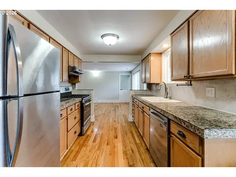 Kitchen - 1255 E 24th Ave, Eugene, OR 97403 photo 4 of 4