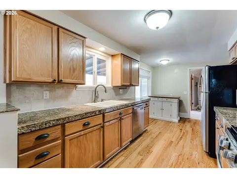 Kitchen - 1255 E 24th Ave, Eugene, OR 97403 photo 2 of 4