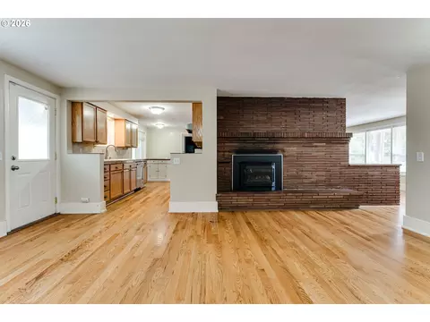 Living - 1255 E 24th Ave, Eugene, OR 97403 photo 7 of 11