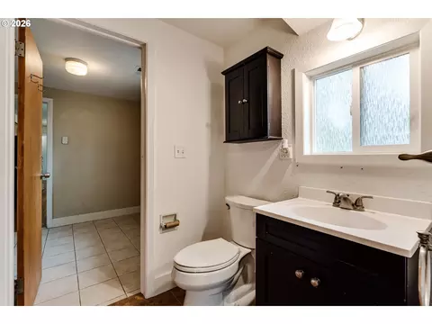 Bath - 1255 E 24th Ave, Eugene, OR 97403 photo 2 of 3