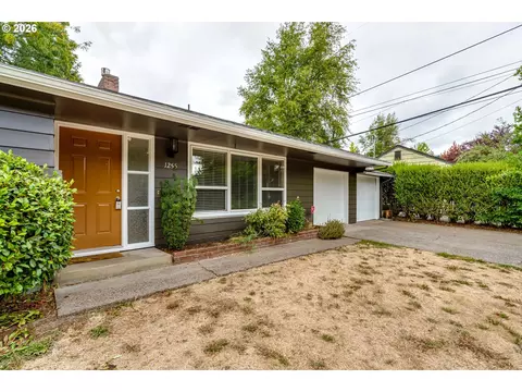 Exterior - 1255 E 24th Ave, Eugene, OR 97403 photo 3 of 8