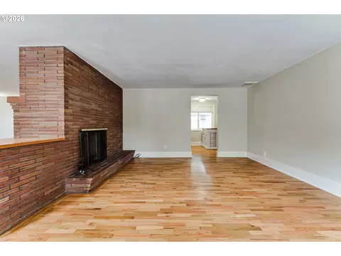 Living - 1255 E 24th Ave, Eugene, OR 97403 photo 4 of 11