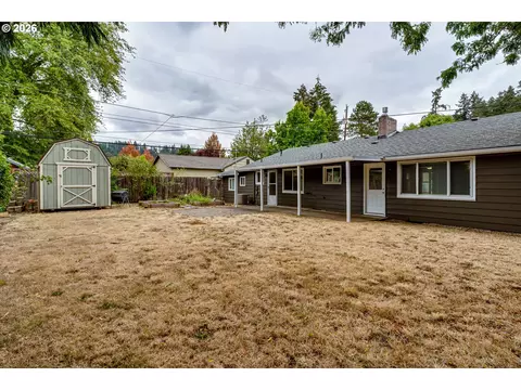 Exterior - 1255 E 24th Ave, Eugene, OR 97403 photo 6 of 8