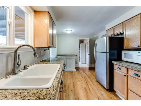 Kitchen - 1255 E 24th Ave, Eugene, OR 97403 photo 3 of 4