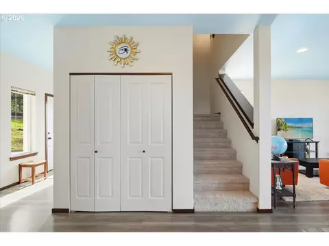 Entry Way - 163 Yates Rd, Chehalis, WA 98532 photo 3 of 4