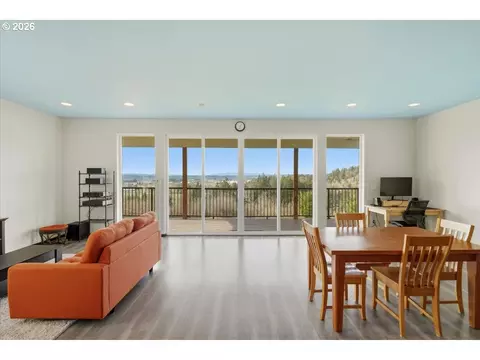 Living - 163 Yates Rd, Chehalis, WA 98532 photo 1 of 2