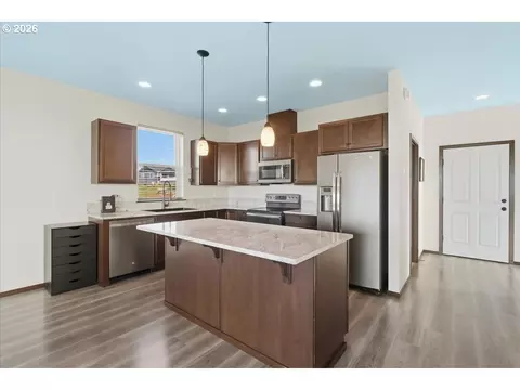 Kitchen - 163 Yates Rd, Chehalis, WA 98532 photo 2 of 3