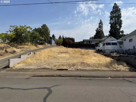 1224 SE Booth Ave, Roseburg, OR 97470