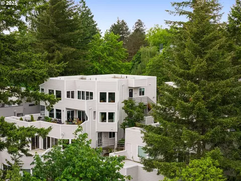 48 Eagle Crest Dr #4A, Lake Oswego, OR 97035