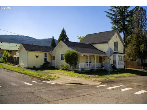 191 Hedrick Creek Ave, Drain, OR 97435