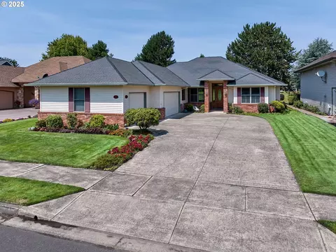 2411 Meridian Dr, Woodburn, OR 97071