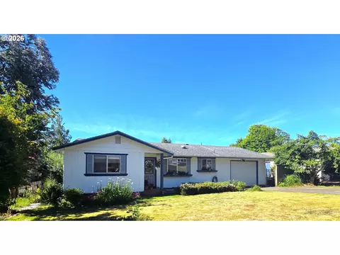 1277 W 14th St, Coquille, OR 97423