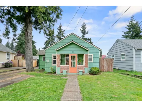 116 Cowing St, Silverton, OR 97381