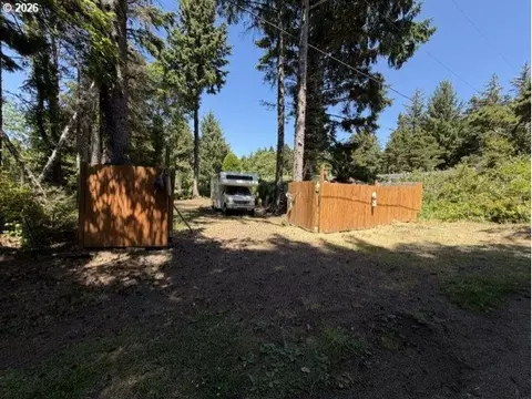 Wyoming St, Yachats, OR 97498