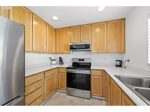 Kitchen - 2350 Compton St, Eugene, OR 97404 photo 2 of 3