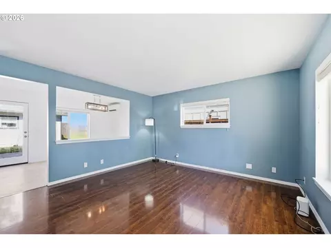 Living - 2350 Compton St, Eugene, OR 97404 photo 3 of 3