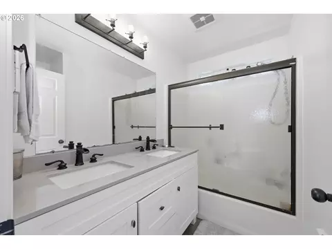 Bath - 2350 Compton St, Eugene, OR 97404 photo 1 of 2