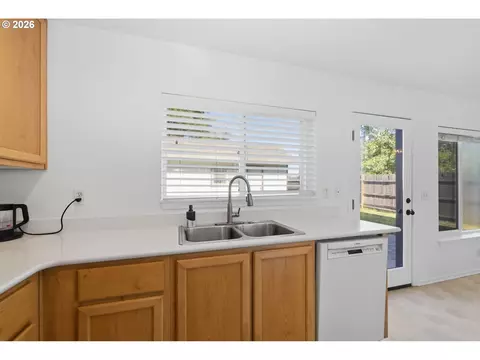 Kitchen - 2350 Compton St, Eugene, OR 97404 photo 3 of 3
