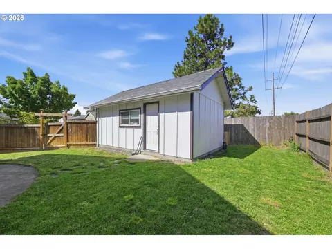 Exterior - 2350 Compton St, Eugene, OR 97404 photo 5 of 6