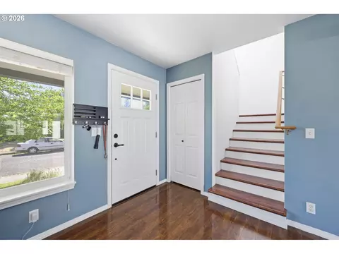 Entry Way - 2350 Compton St, Eugene, OR 97404 photo 1 of 2