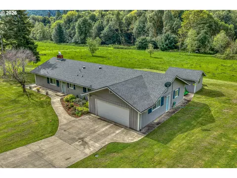 99554 Lone Pine Ln, Myrtle Point, OR 97458