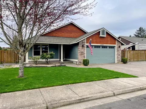 606 E Johnson St, Carlton, OR 97111