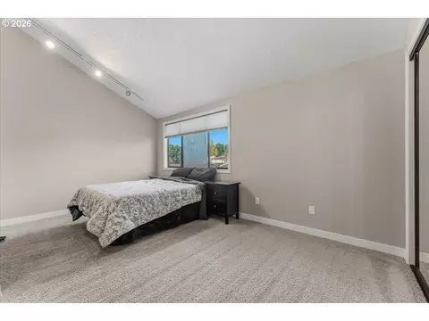 Bedroom - 3250 NE 29th St, Gresham, OR 97030 photo 4 of 10