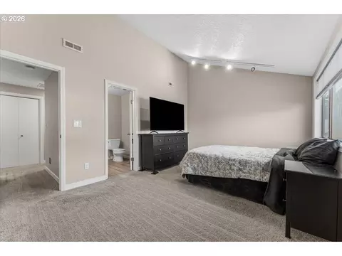 Bedroom - 3250 NE 29th St, Gresham, OR 97030 photo 2 of 10