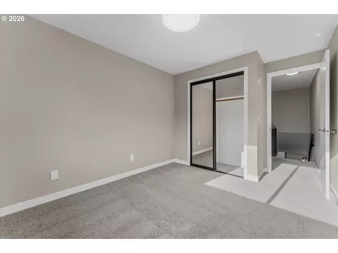 Bedroom - 3250 NE 29th St, Gresham, OR 97030 photo 5 of 10