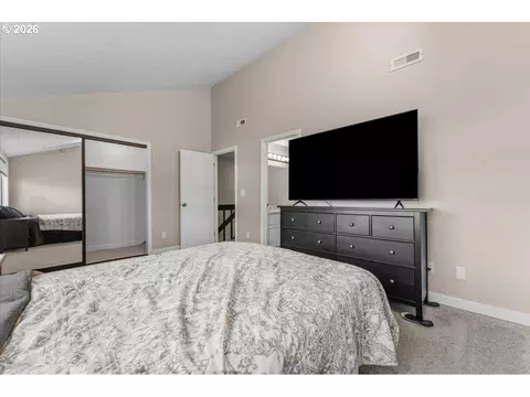 Bedroom - 3250 NE 29th St, Gresham, OR 97030 photo 1 of 10