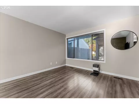 Living - 3250 NE 29th St, Gresham, OR 97030 photo 3 of 4