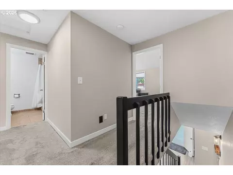 Entry Way - 3250 NE 29th St, Gresham, OR 97030 photo 2 of 2