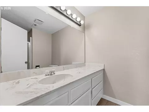 Bath - 3250 NE 29th St, Gresham, OR 97030 photo 4 of 7