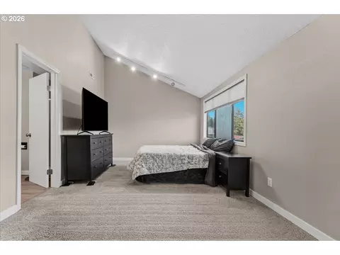 Bedroom - 3250 NE 29th St, Gresham, OR 97030 photo 3 of 10