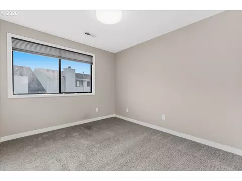Bedroom - 3250 NE 29th St, Gresham, OR 97030 photo 9 of 10