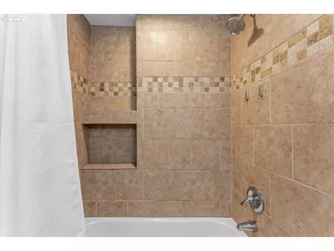 Bath - 3250 NE 29th St, Gresham, OR 97030 photo 7 of 7