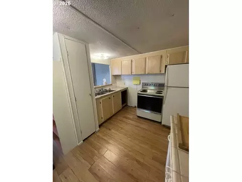 Kitchen - 3900 Coburg Rd, Eugene, OR 97408 photo 2 of 2