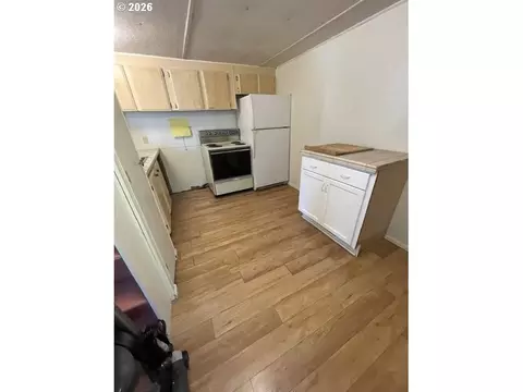 Kitchen - 3900 Coburg Rd, Eugene, OR 97408 photo 1 of 2