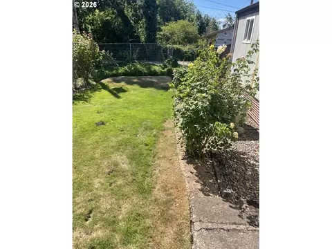 Exterior - 3900 Coburg Rd, Eugene, OR 97408 photo 2 of 4