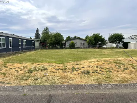 1597 Granite St, Woodburn, OR 97071