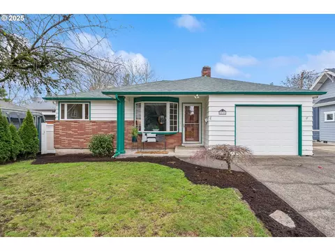 232 W Hereford St, Gladstone, OR 97027