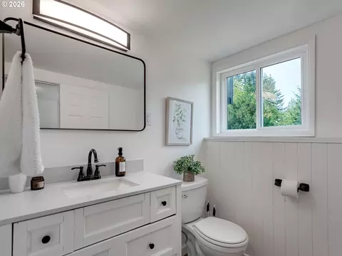 Bath - 14365 SE Shalimar Ave, Sandy, OR 97055 photo 2 of 3