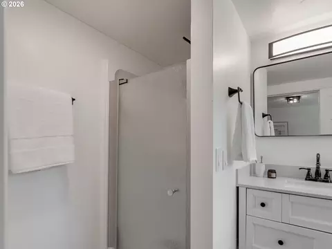 Bath - 14365 SE Shalimar Ave, Sandy, OR 97055 photo 3 of 3