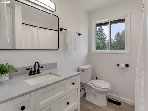 Bath - 14365 SE Shalimar Ave, Sandy, OR 97055 photo 1 of 3