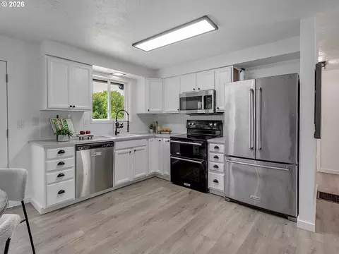 Kitchen - 14365 SE Shalimar Ave, Sandy, OR 97055 photo 2 of 5