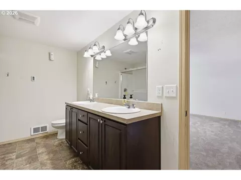 Bath - 279 S 71st St, Springfield, OR 97478 photo 1 of 3