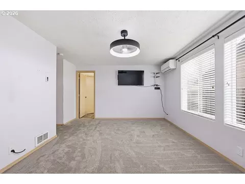 Living - 279 S 71st St, Springfield, OR 97478 photo 4 of 4