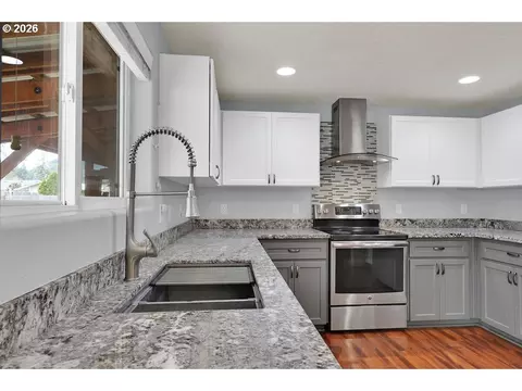 Kitchen - 279 S 71st St, Springfield, OR 97478 photo 4 of 5