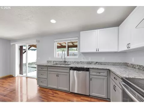 Kitchen - 279 S 71st St, Springfield, OR 97478 photo 5 of 5