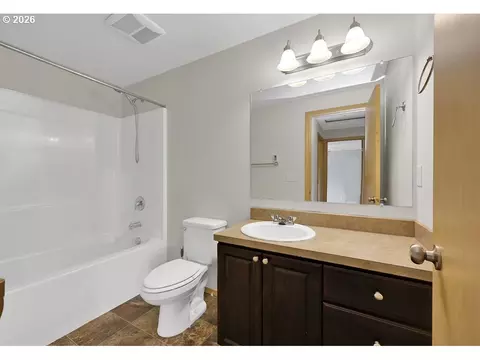 Bath - 279 S 71st St, Springfield, OR 97478 photo 3 of 3
